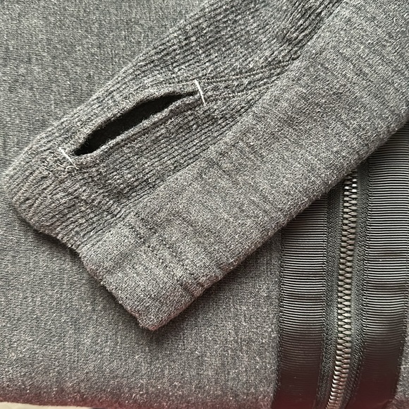 *rare* LULULEMON Virasana Blanket Wrap in Heathered Black, Black Zip Detail 6 - Picture 11 of 16